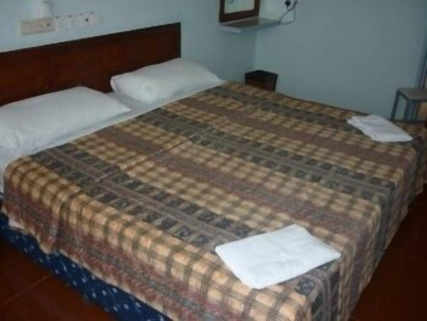 J &J Hotel Kota Kinabalu Extérieur photo