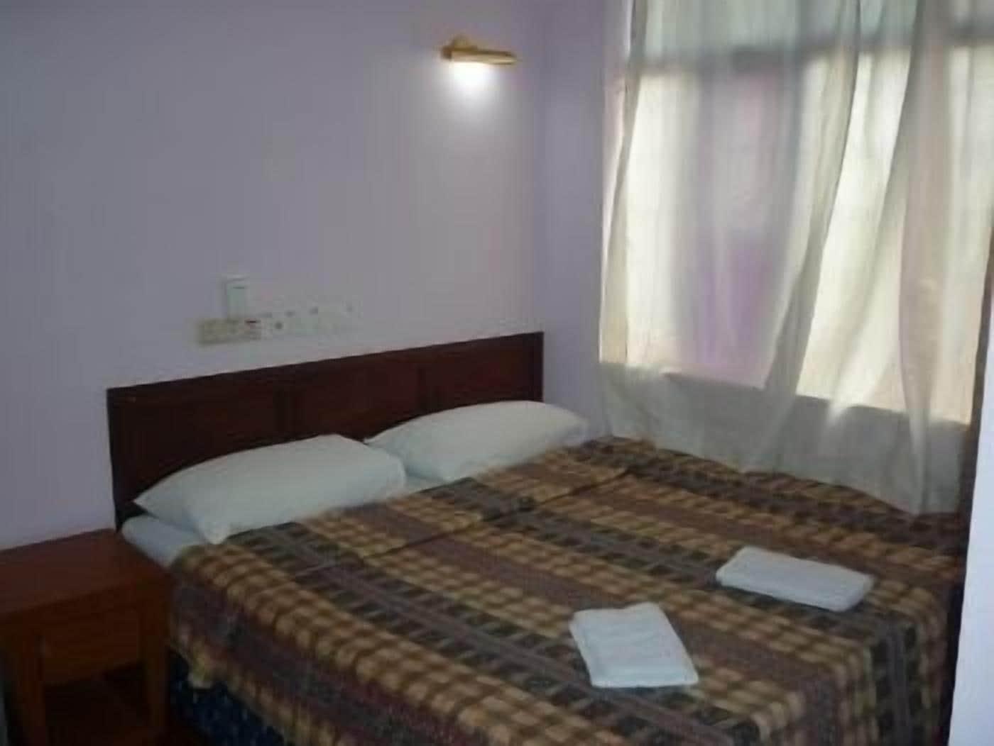 J &J Hotel Kota Kinabalu Extérieur photo