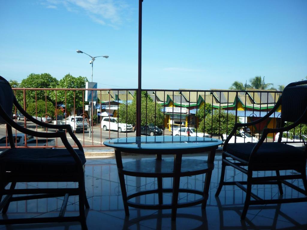J &J Hotel Kota Kinabalu Extérieur photo