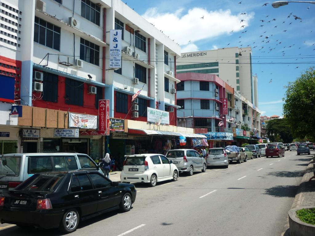 J &J Hotel Kota Kinabalu Extérieur photo